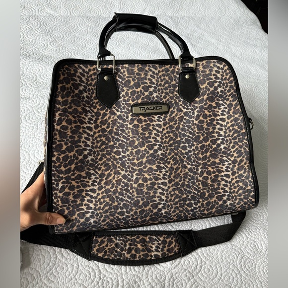 Tracker by Bentley Leopard Print Carry on Luggage - Picture 4 of 16